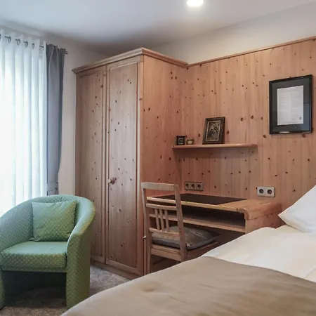 & Restaurant In Der Breite 3* アルプシュタット
