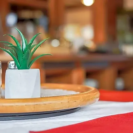 & Restaurant In Der Breite 3*