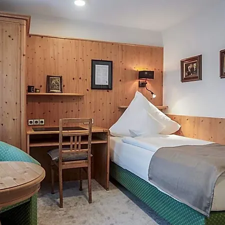 & Restaurant In Der Breite Otel 3*