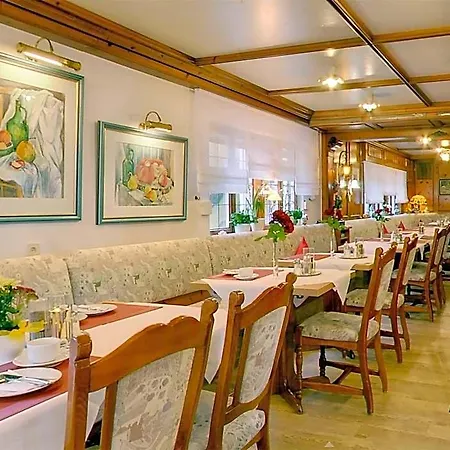 Otel & Restaurant In Der Breite