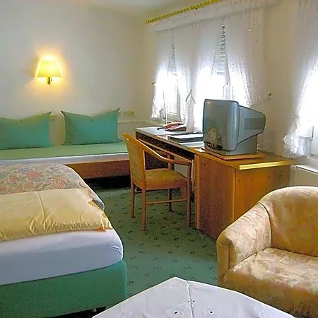 & Restaurant In Der Breite 3*