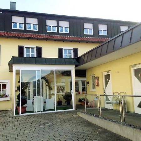 ホテル & Restaurant In Der Breite アルプシュタット